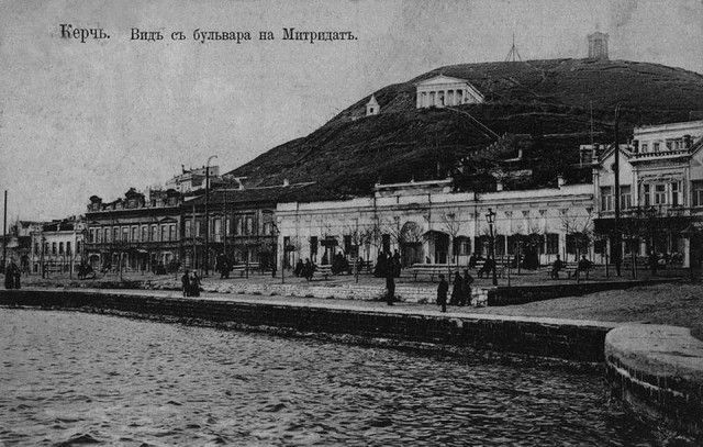 Вид с бульвара на Митридат