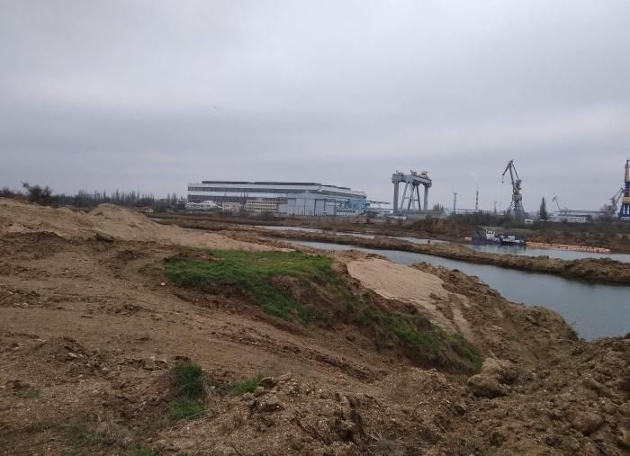 Раскрыты подробности по незаконной добыче песка в Керчи