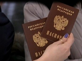 В Керчи выдали первые паспорта России