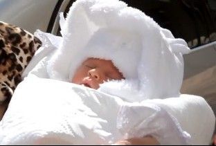 Первых россиян забирают из роддома в Керчи