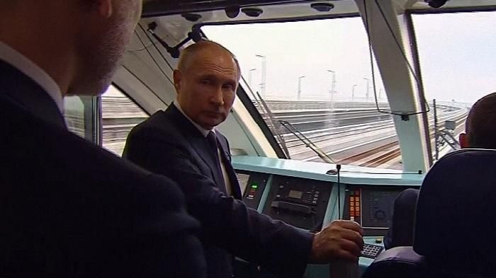 Путин открыл железнодорожное движение по Крымскому мосту