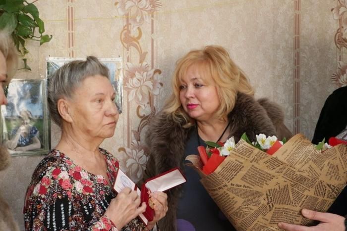 Глава Крыма требует уволить чиновниц за раздачу хлеба ветеранам