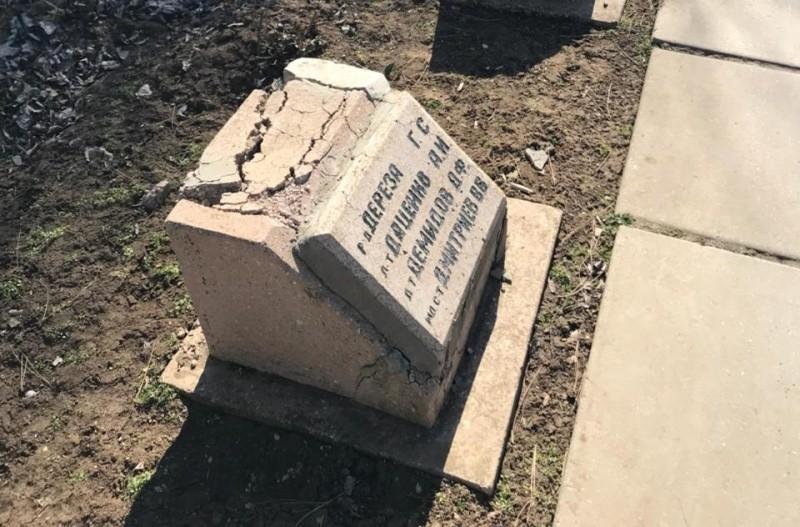 Они погибли за ваше счастье. В Крыму разрушили братские могилы красноармейцев