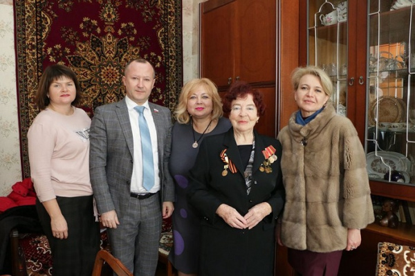 Глава Крыма требует уволить чиновниц